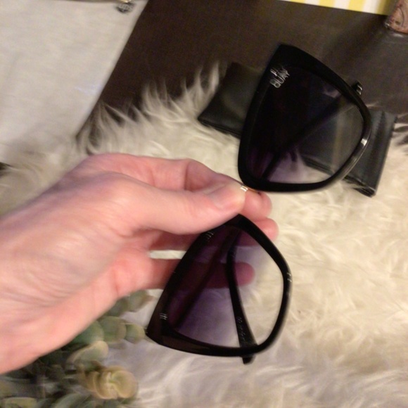 New! Rare Quay Reina mini sunglasses
